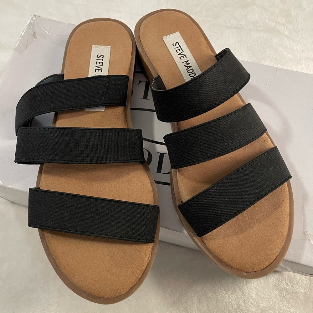 Brand New Steve Madden Glyn black sandals